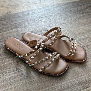 Cushionaire women’s Brown Studded Sandals
